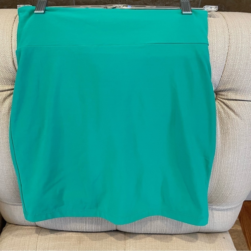 BN:  Boulee Skirt Women’s 8 Kelly Green Zipper Back Stretchy Mini Skirt Party